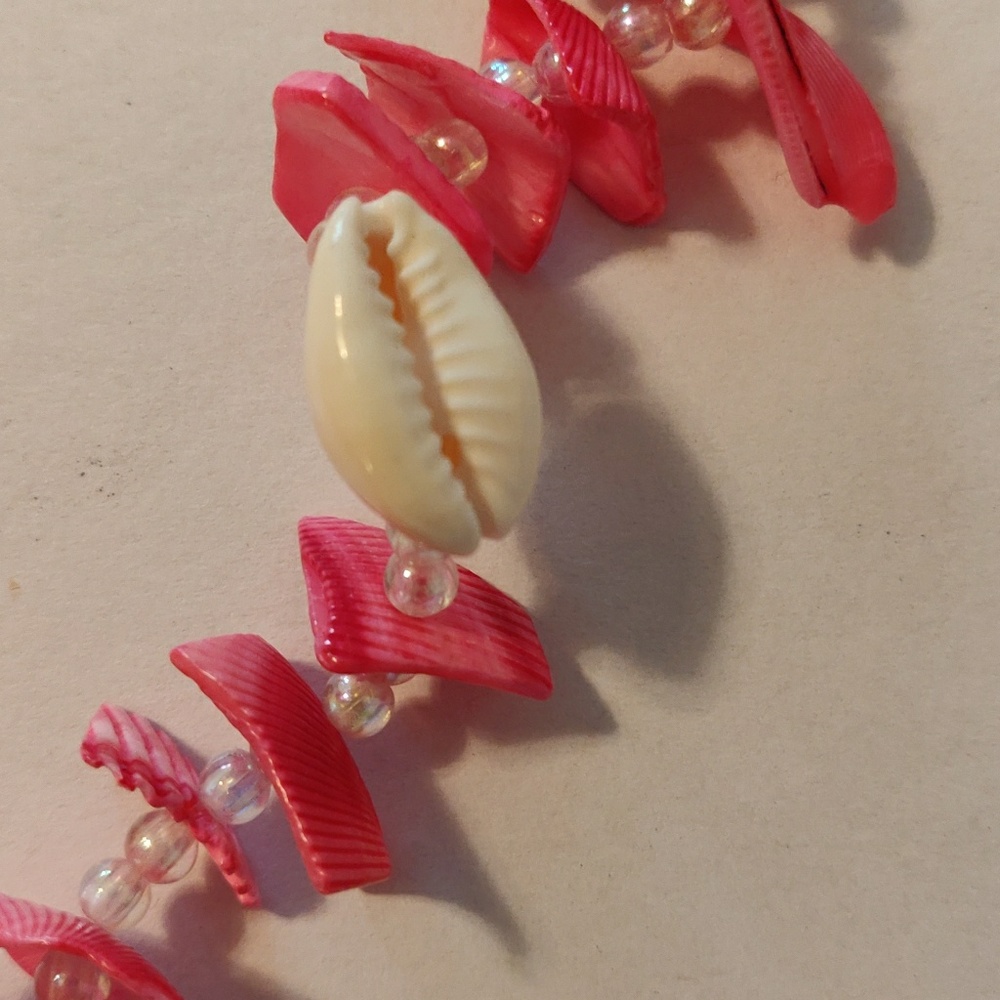 Sea Shell Necklace - Picture 3 of 4